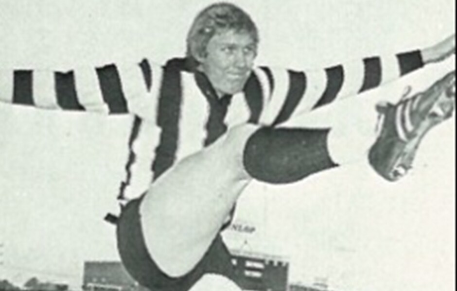PeterEakinsHORIZ.png Peter Eakins during his time with Collingwood - Collingwood Magpies